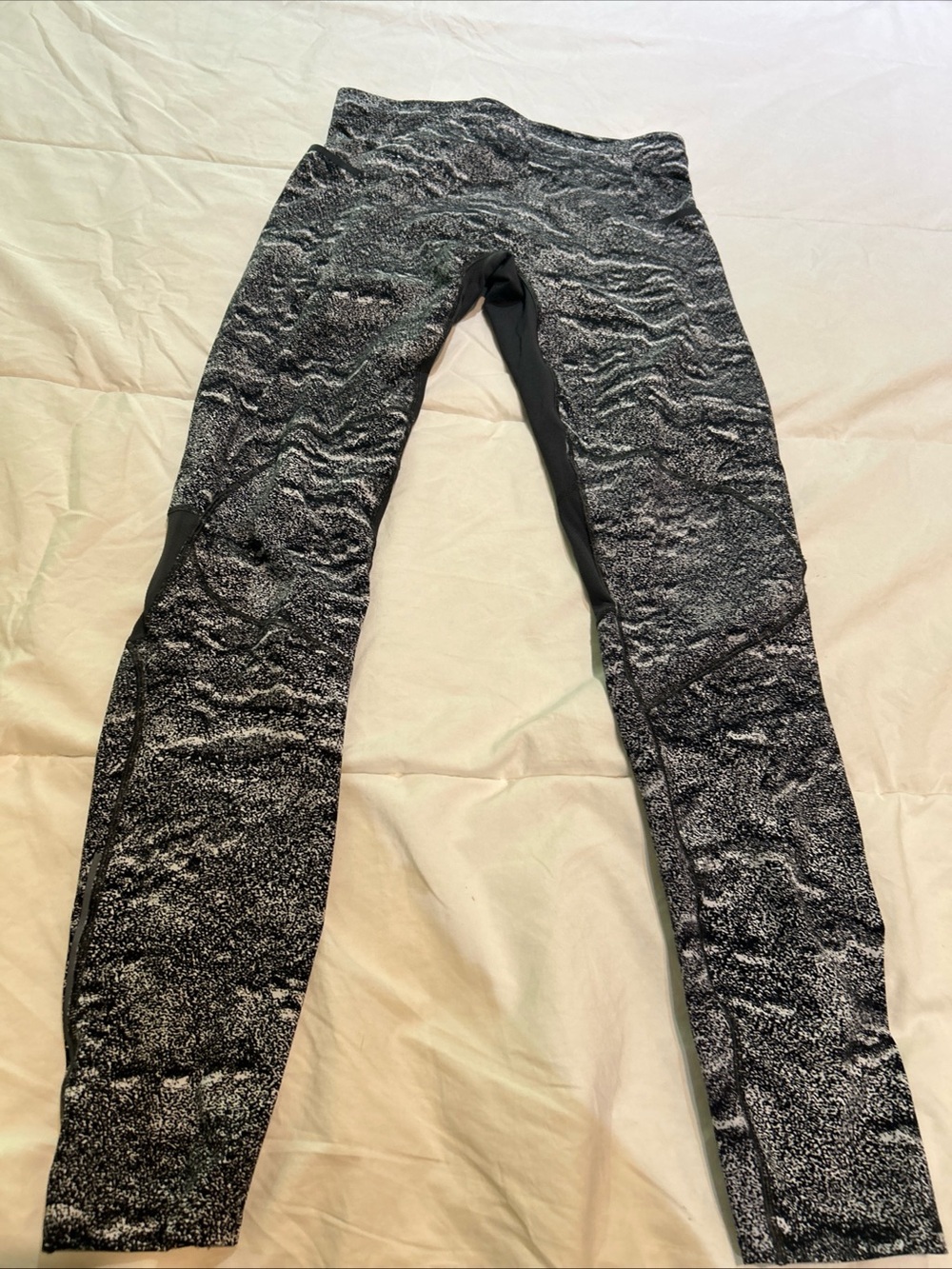 Lululemon Fast and Free HR Full Length Leggings Black/ White  Pockets Sz M